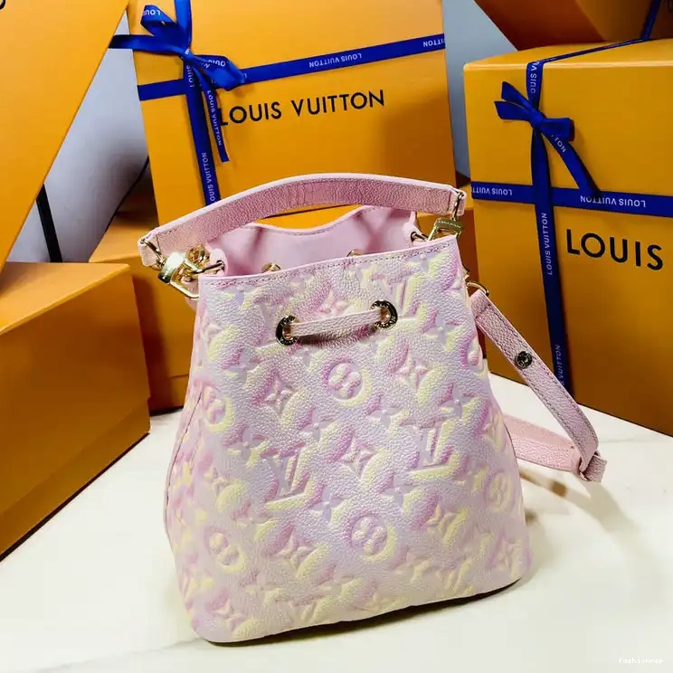 Fashionrepsfam ru LV 2207DJ0001 Bag 0812